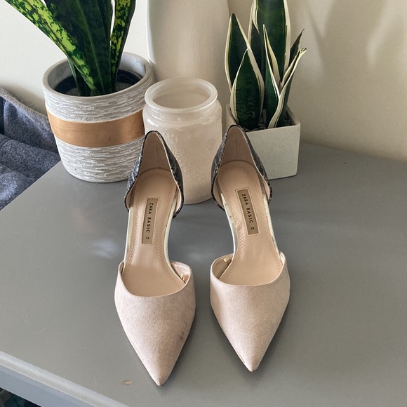 Zara Pointed Toe Kitten Heels - Picture 2 of 9